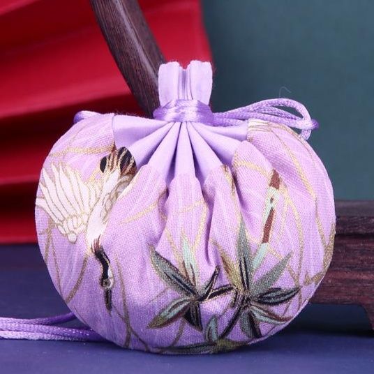 着物バッグ 草花刺繍の巾着式クラッチバッグ