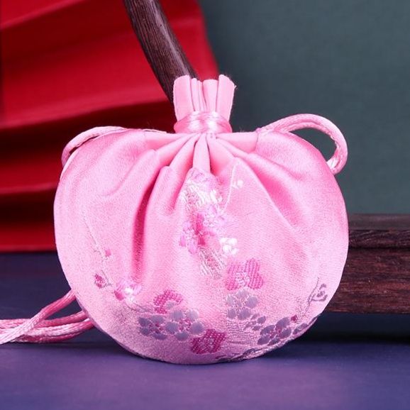 着物バッグ 草花刺繍の巾着式クラッチバッグ