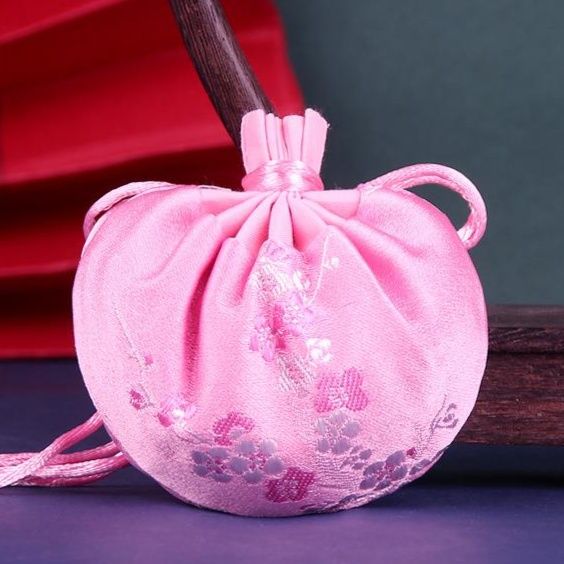 着物バッグ 草花刺繍の巾着式クラッチバッグ