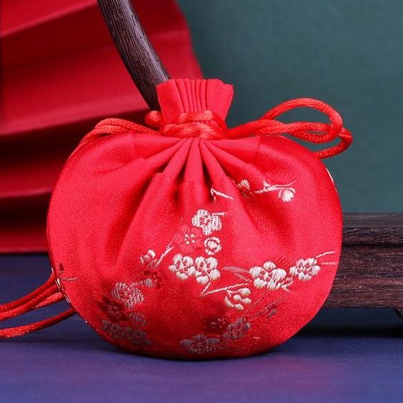 着物バッグ 草花刺繍の巾着式クラッチバッグ