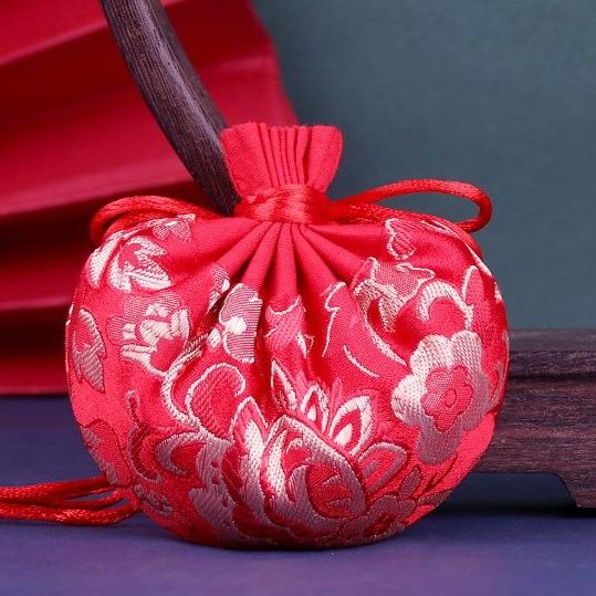 着物バッグ 草花刺繍の巾着式クラッチバッグ