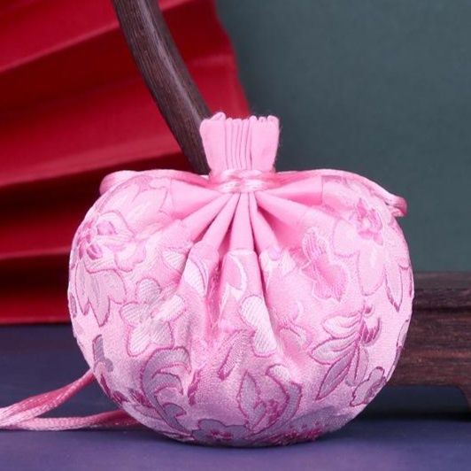 着物バッグ 草花刺繍の巾着式クラッチバッグ