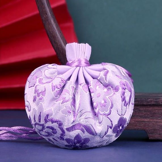 着物バッグ 草花刺繍の巾着式クラッチバッグ