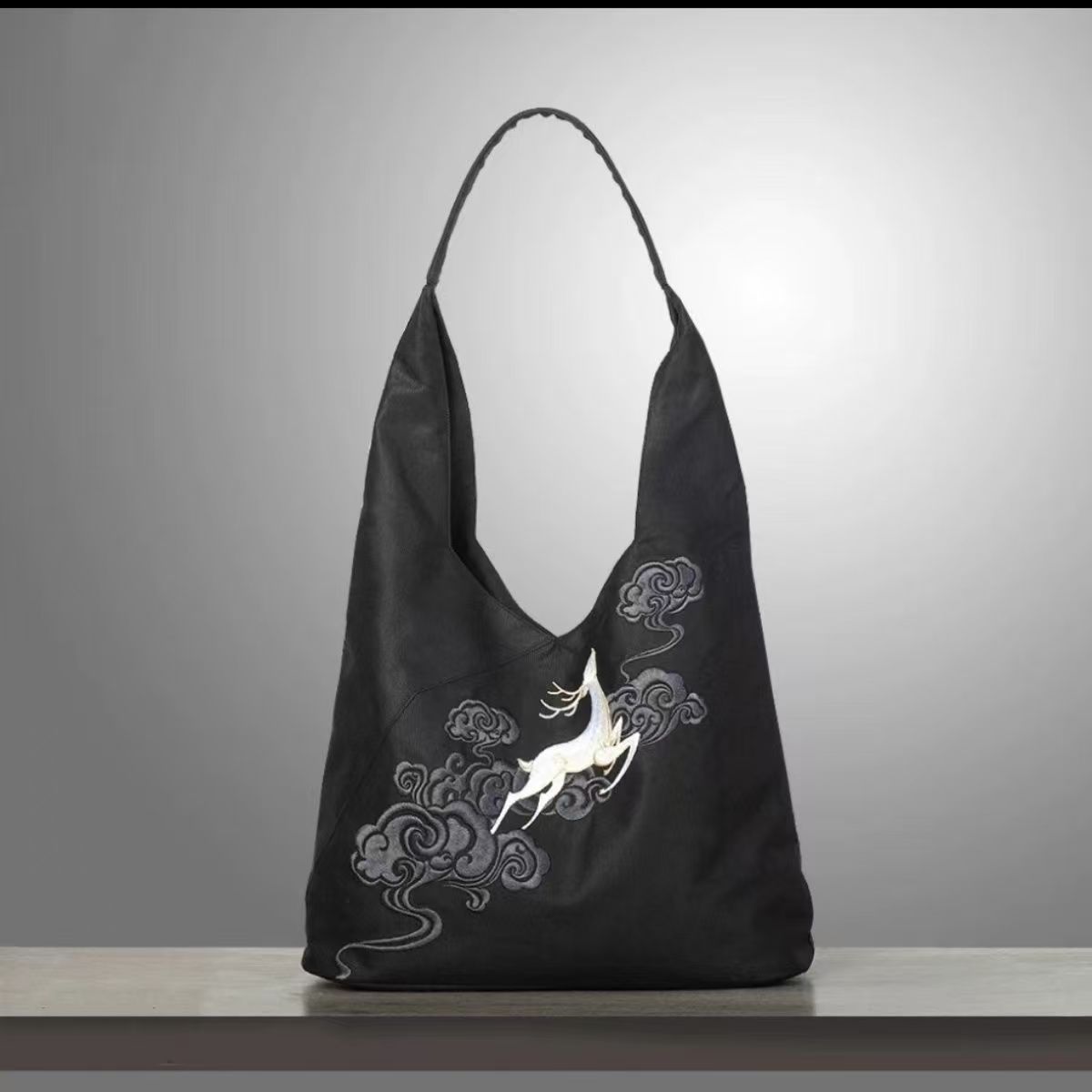 着物バッグ 雲間を駆ける鹿刺繍ショルダー