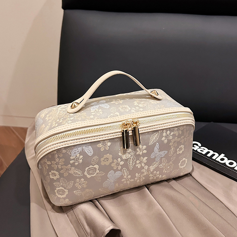 着物バッグ 花蝶模様 上品手持ちポーチ