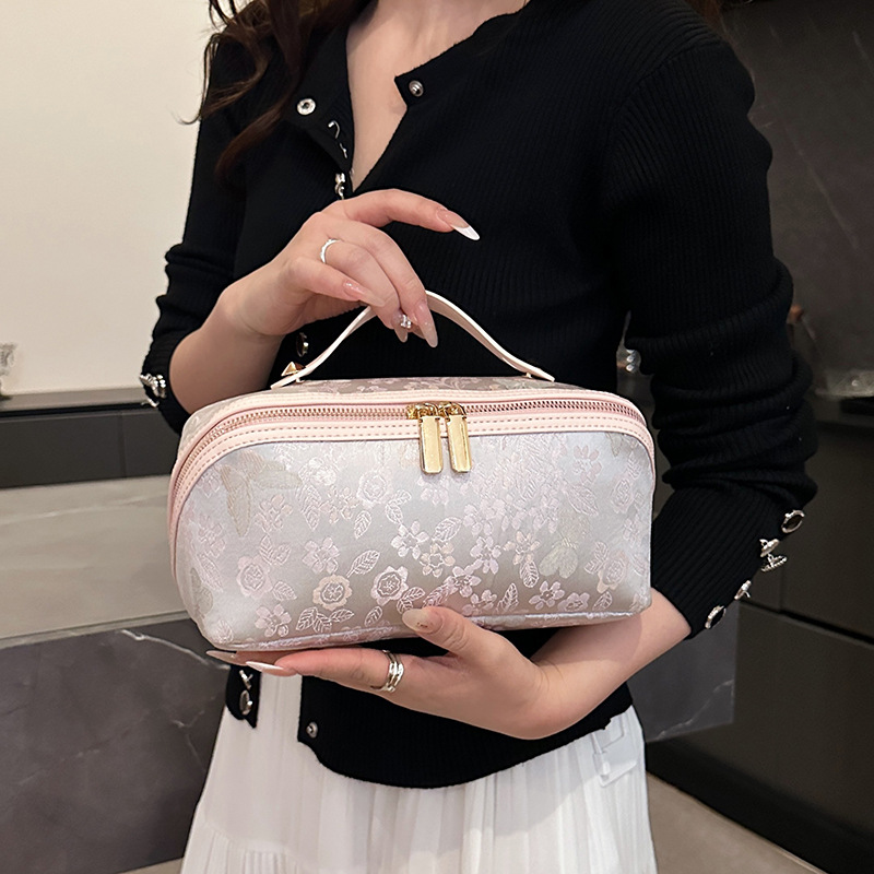着物バッグ 花蝶模様 上品手持ちポーチ