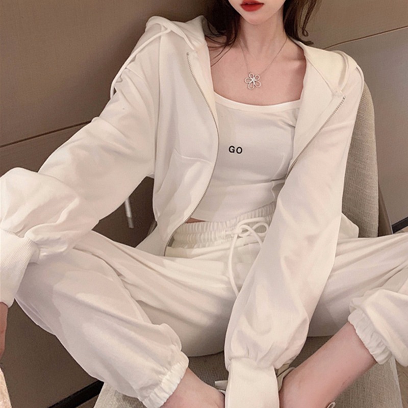 https://fulmo-img-server.com/morefuku/08ce4263-c383-4e6e-a576-44cae6c34d8d.jpg