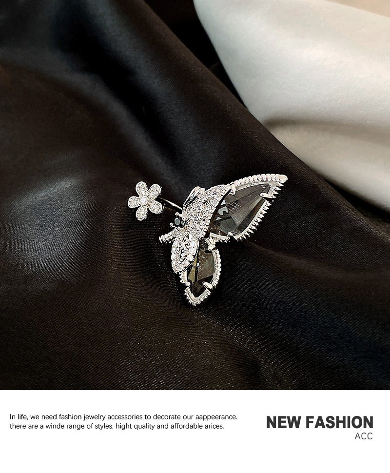 ギャルファッション 蝶々モチーフラインストーンリング華やかアレルギー対応指輪