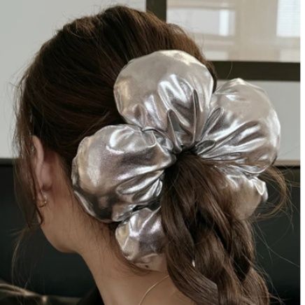 ギャルファッション 煌めき花びらシュシュ