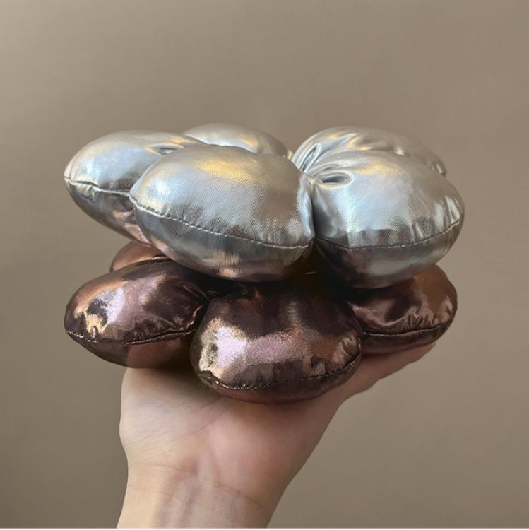 ギャルファッション 煌めき花びらシュシュ