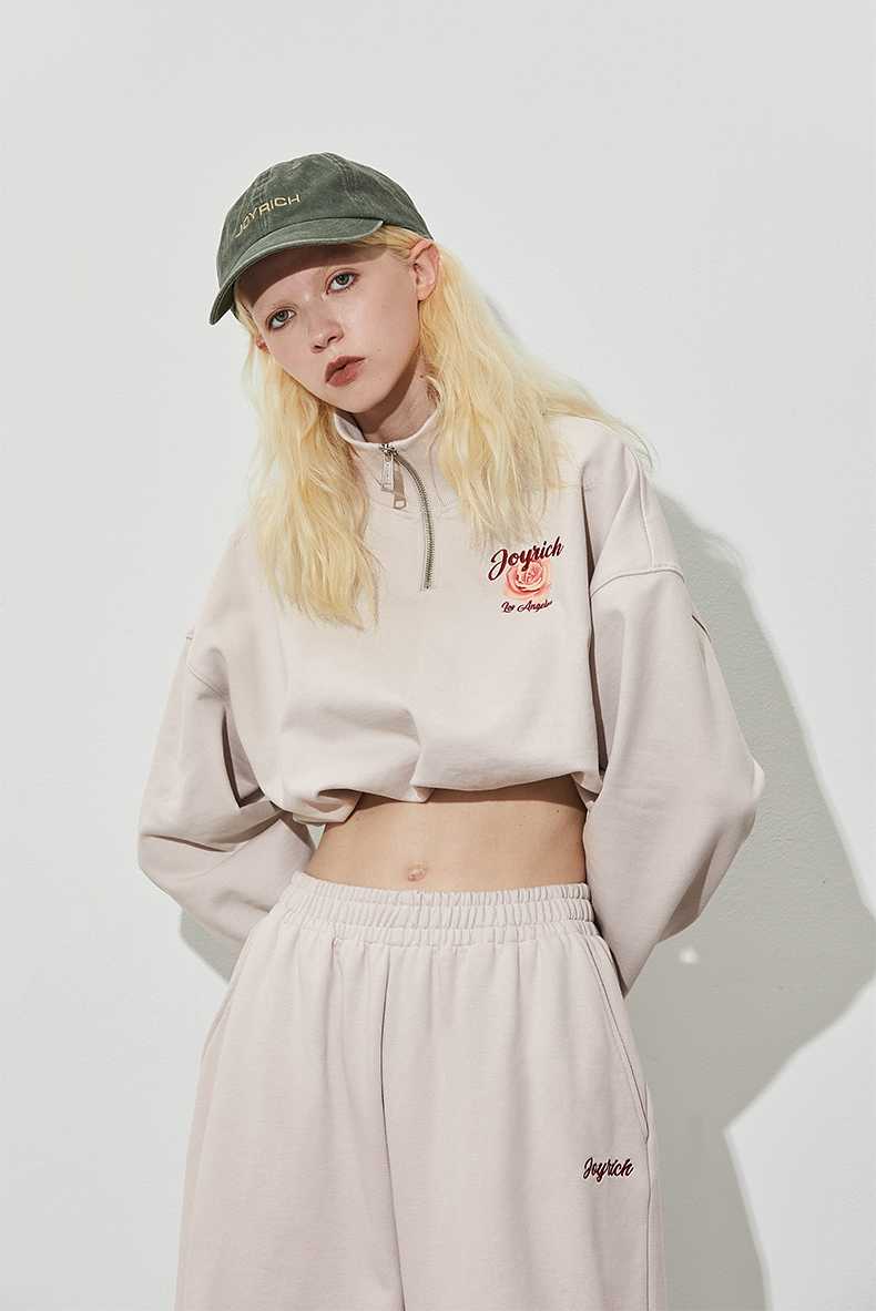 スニーカーとの相性ぴったり！ギャルコーデにおすすめのスウェット5選