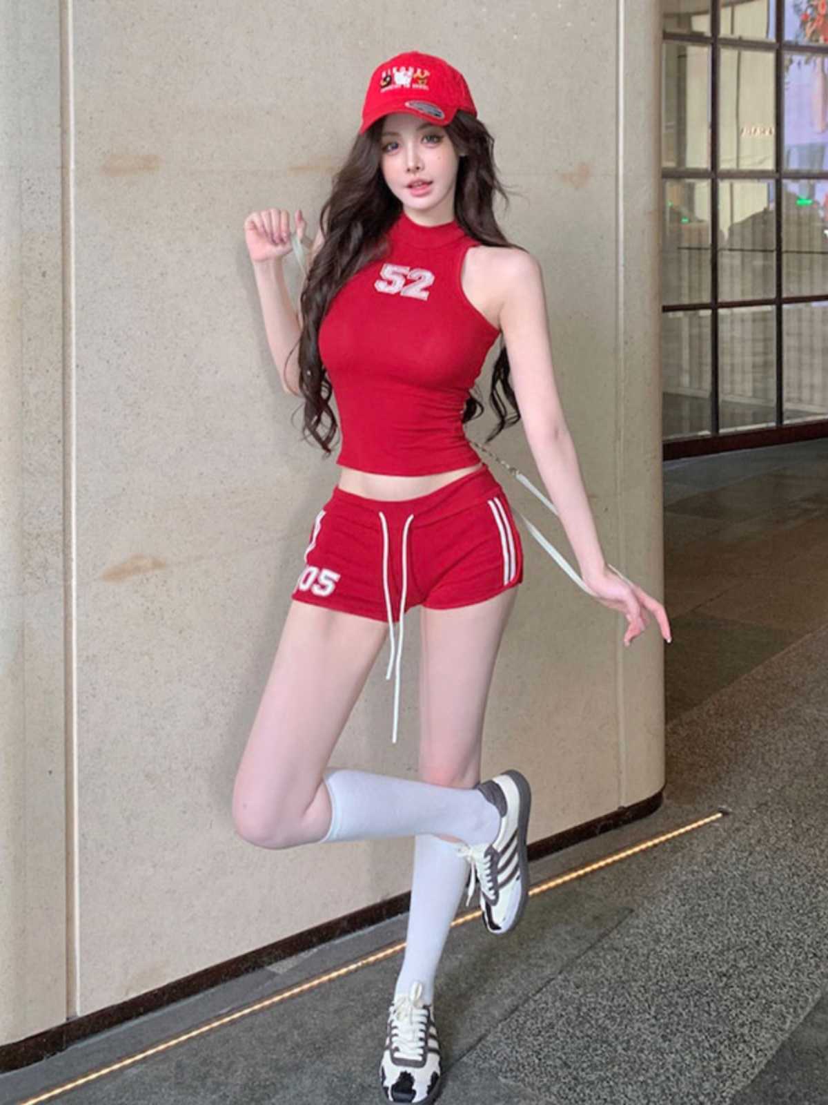 動きやすいベロア素材でギャルセットアップで特別感が味わえるおすすめアイテム5選