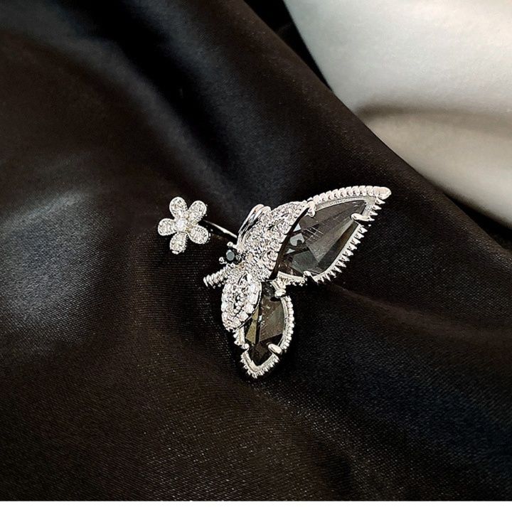 ギャルファッション 蝶々モチーフラインストーンリング華やかアレルギー対応指輪 アクセサリー