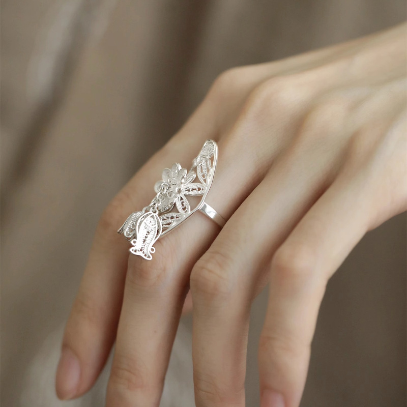 ギャルファッション 蝶々と花モチーフの繊細開口指輪