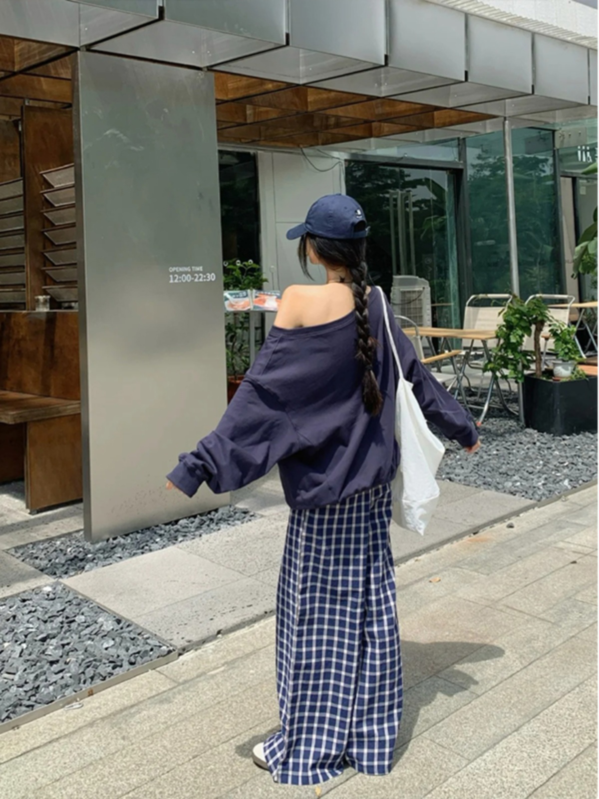 ギャルファッション 肩見せゆるふわスウェット