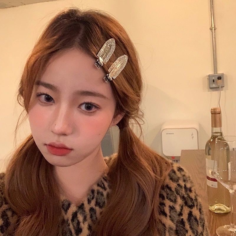 ギャルファッション きらめき羽根ヘアピン