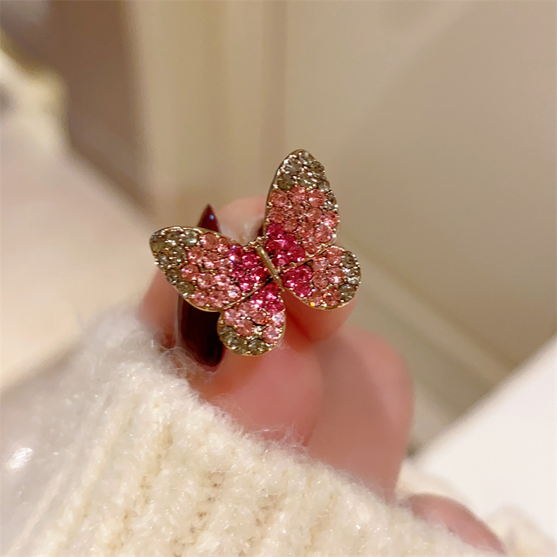 ギャルファッション 輝く蝶々ブローチ ラインストーン高級感アクセサリー