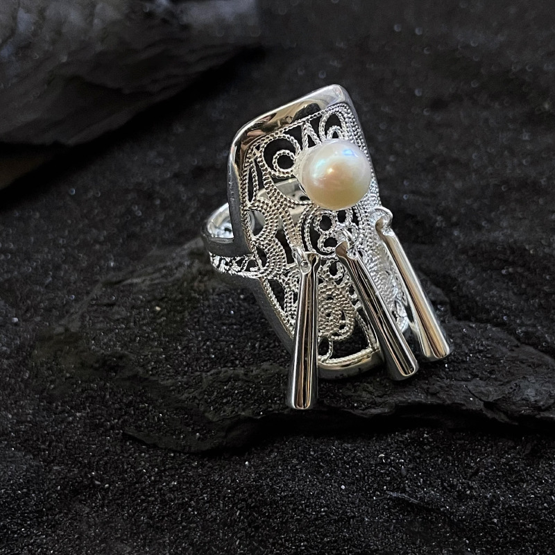 ギャルファッション 蝶々と花モチーフの繊細開口指輪