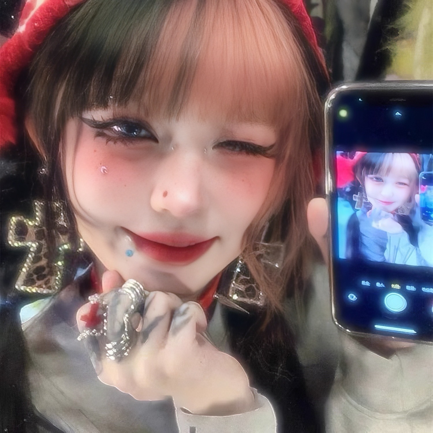 ギャルファッション キラめく十字架ピアス