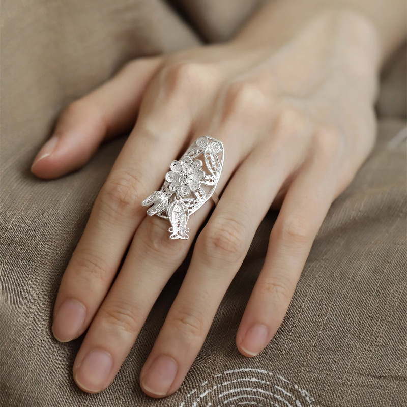 ギャルファッション 蝶々と花モチーフの繊細開口指輪