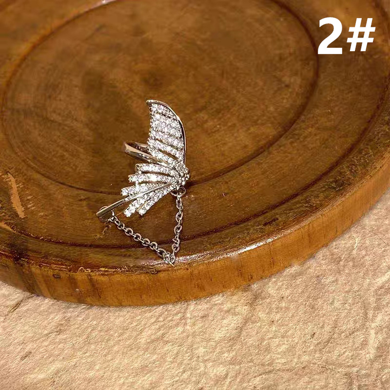 ギャルファッション 蝶モチーフチェーン付きイヤーカフ片耳用金属アレルギー対応