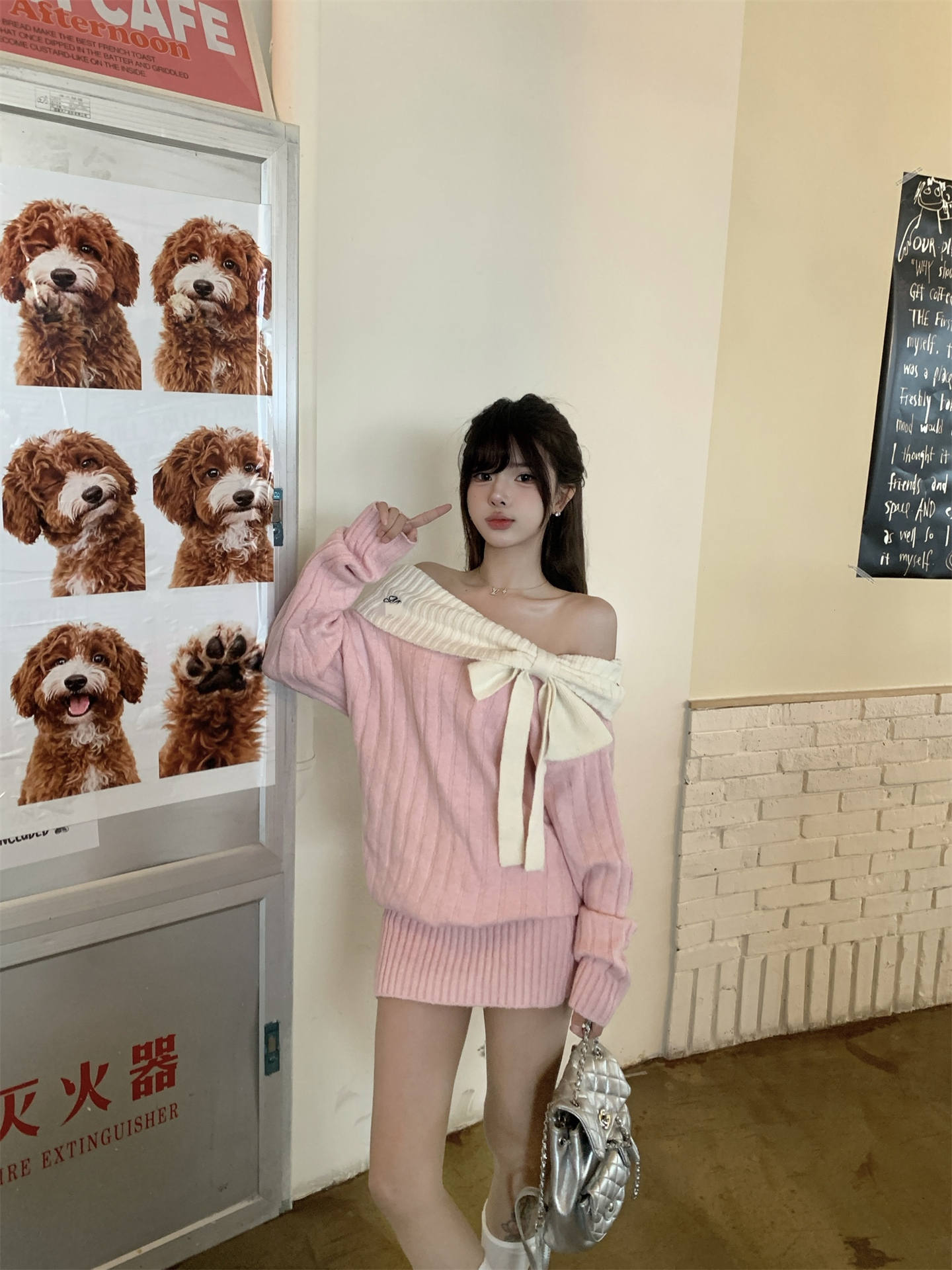 ギャルファッション 今季必須アイテム甘め可愛いオフショルダーニットワンピース