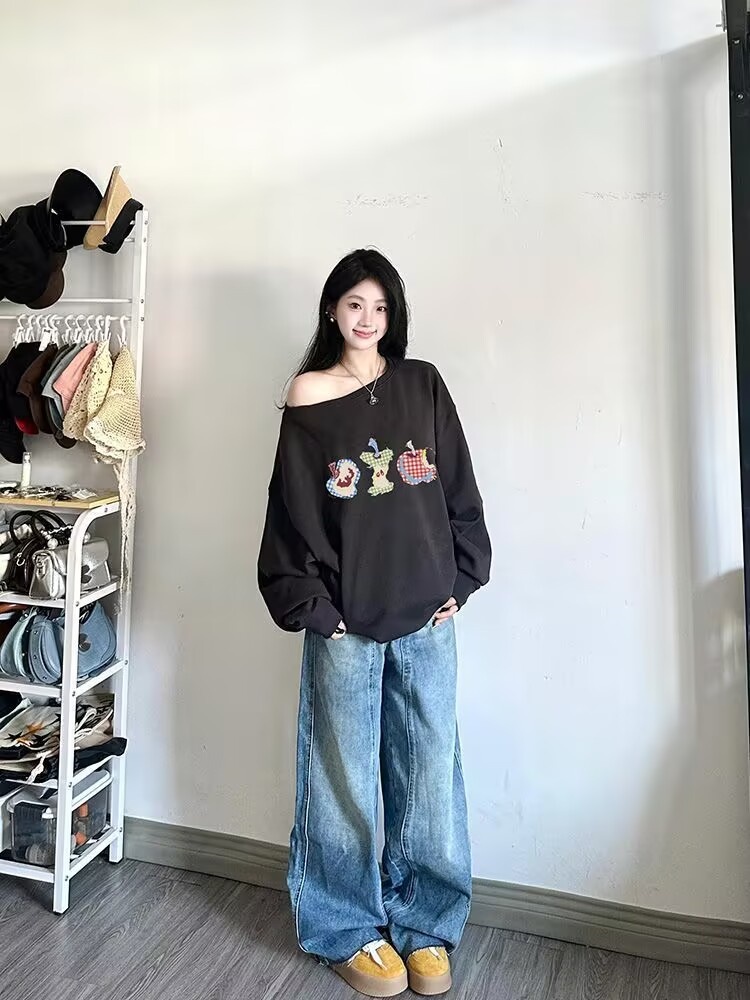 ギャルファッション キュートくま刺繍オフショルダーゆるふわスウェット