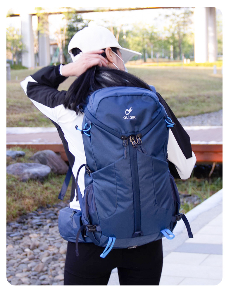 登山リュック アルパイン トラベラー 軽量登山リュック