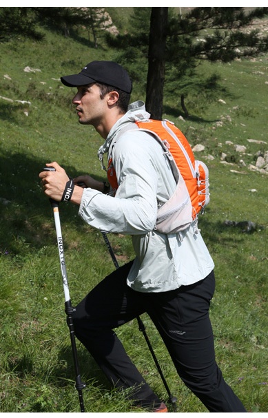 登山リュック スポーツ軽量 快適フィットバックパック