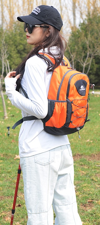 登山リュック 軽快行動派のハイキングバッグ