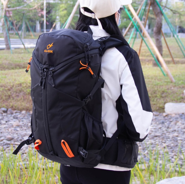 登山リュック アルパイン トラベラー 軽量登山リュック