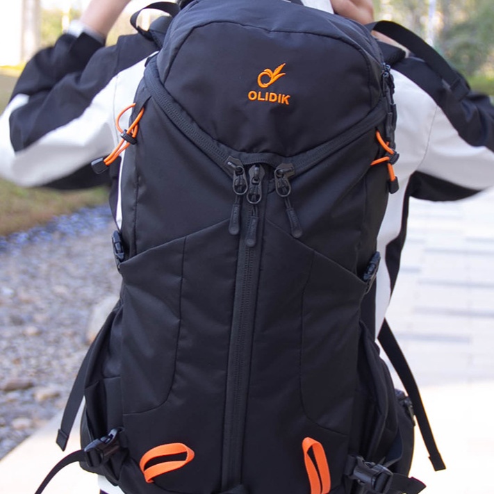 登山リュック アルパイン トラベラー 軽量登山リュック