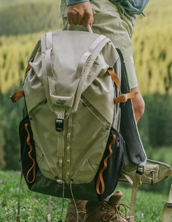 登山リュック 頂上を目指す冒険家のための多機能バックパック