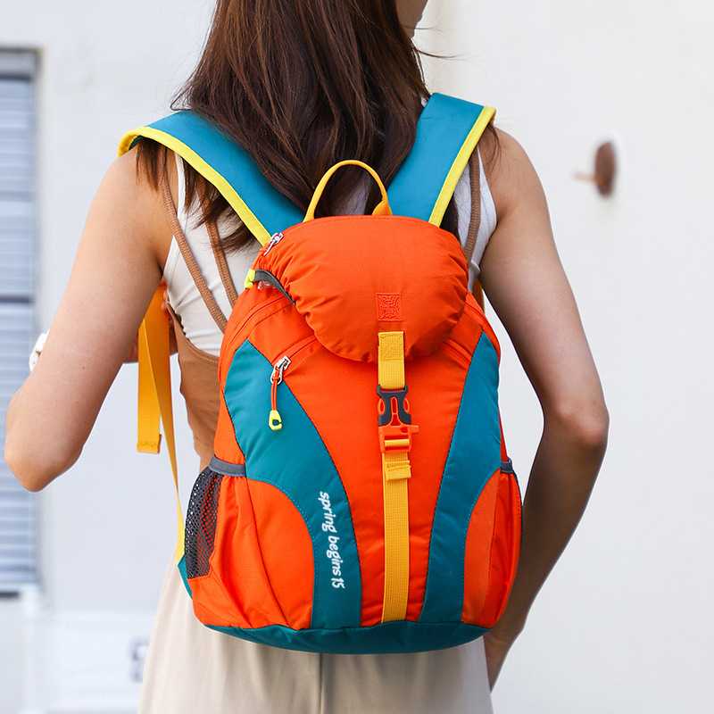 目立つ赤の登山リュックで安全な山行きを！人気の5選