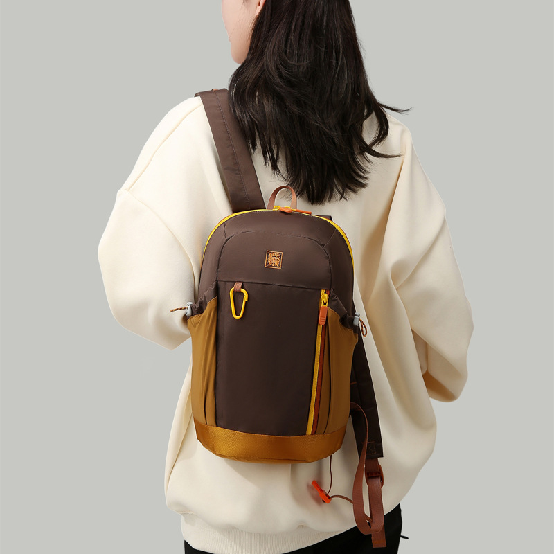 登山リュック 軽やか小型コンパクトリュック