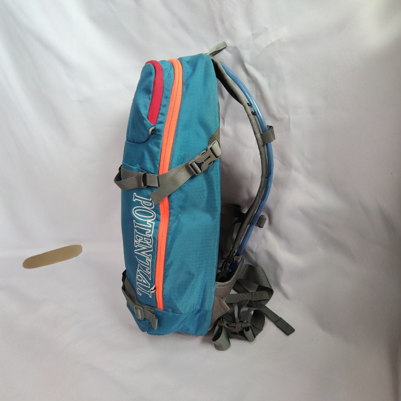 登山リュック アルパイン コンパクト デイパック