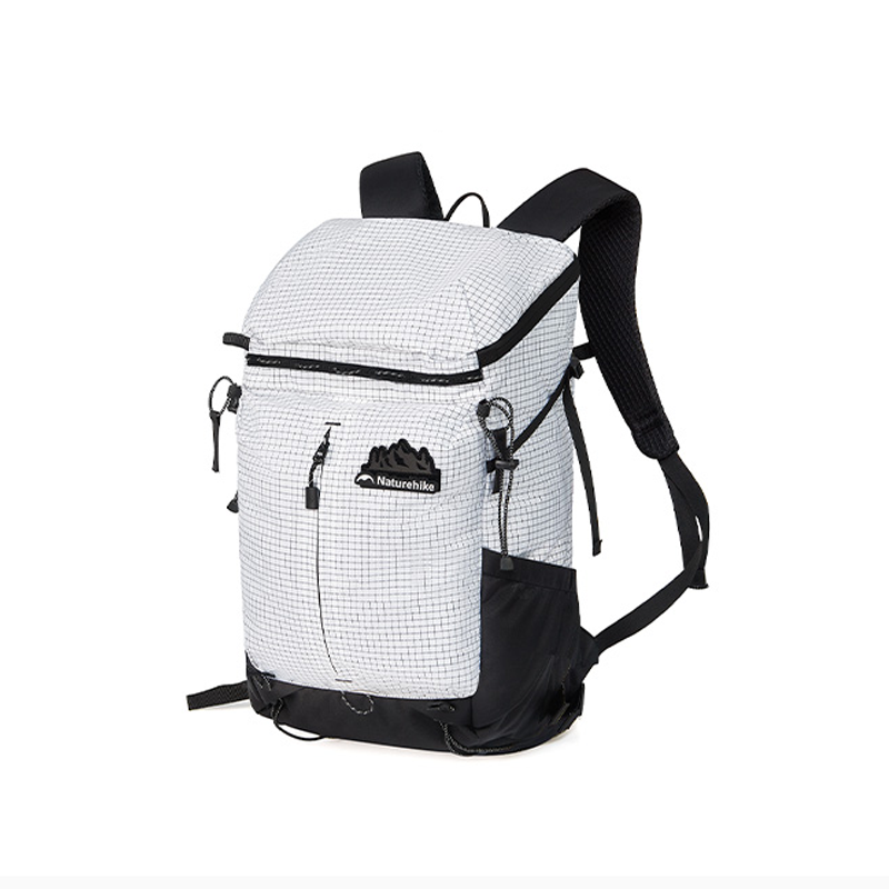 登山リュック 動きやすい軽量アウトドアリュック