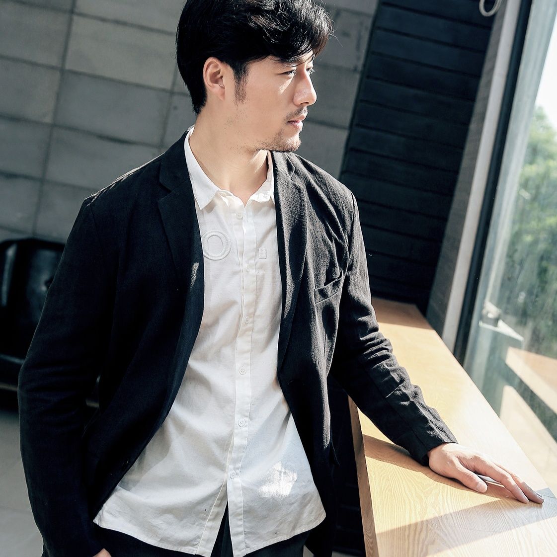 季節の変わり目の９月の服装　メンズ50代で季節を楽しむ！大人の品格と温もりを演出するアイテム10選