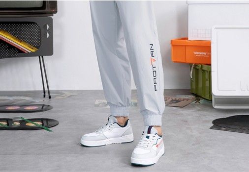 スポーツの季節ジョガーパンツコーデに合わせるトップス10選