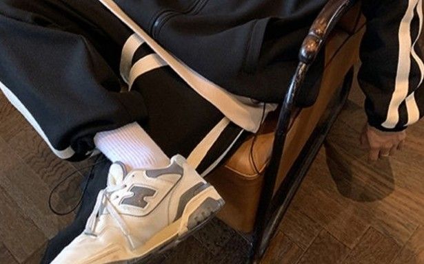 スニーカーコーデに50代メンズが選ぶべきアイテム10選