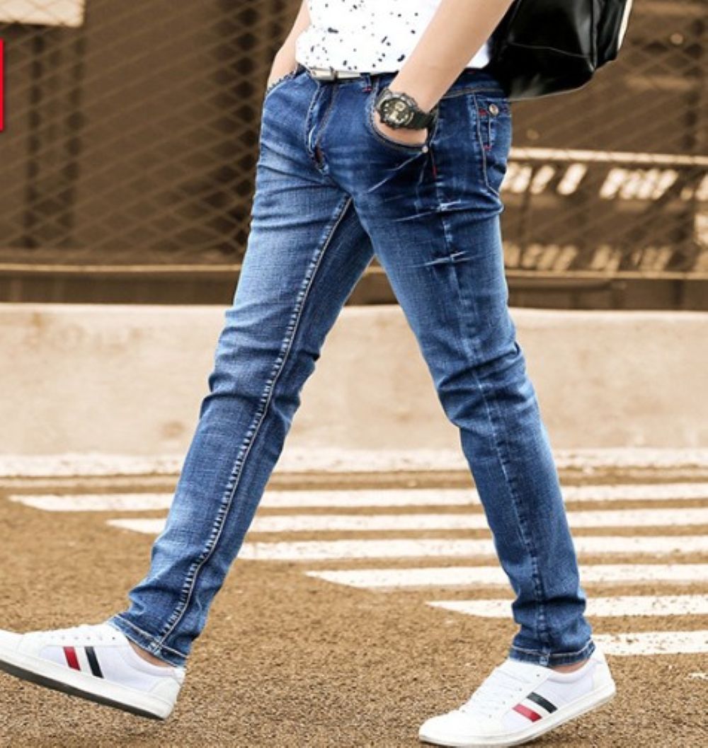 50代メンズファッション 大人の余裕を演出する細身【ストレートジーンズ】