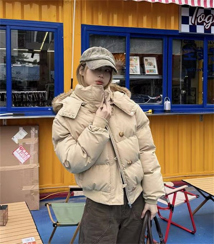 ネイビーコーデ ふんわりボアフード付きショート丈ダウンアウター