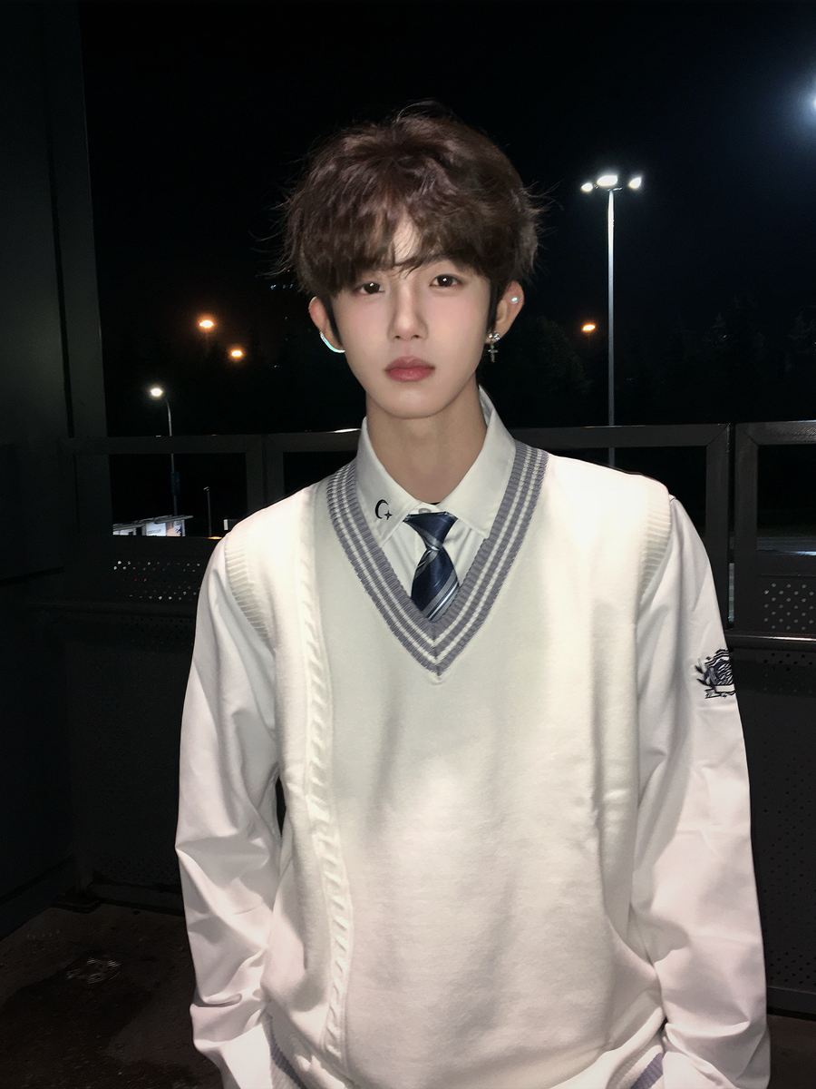 https://fulmo-img-server.com/navymuse/022a7c5a-5740-4d93-bcee-c86a96f1294d.jpg