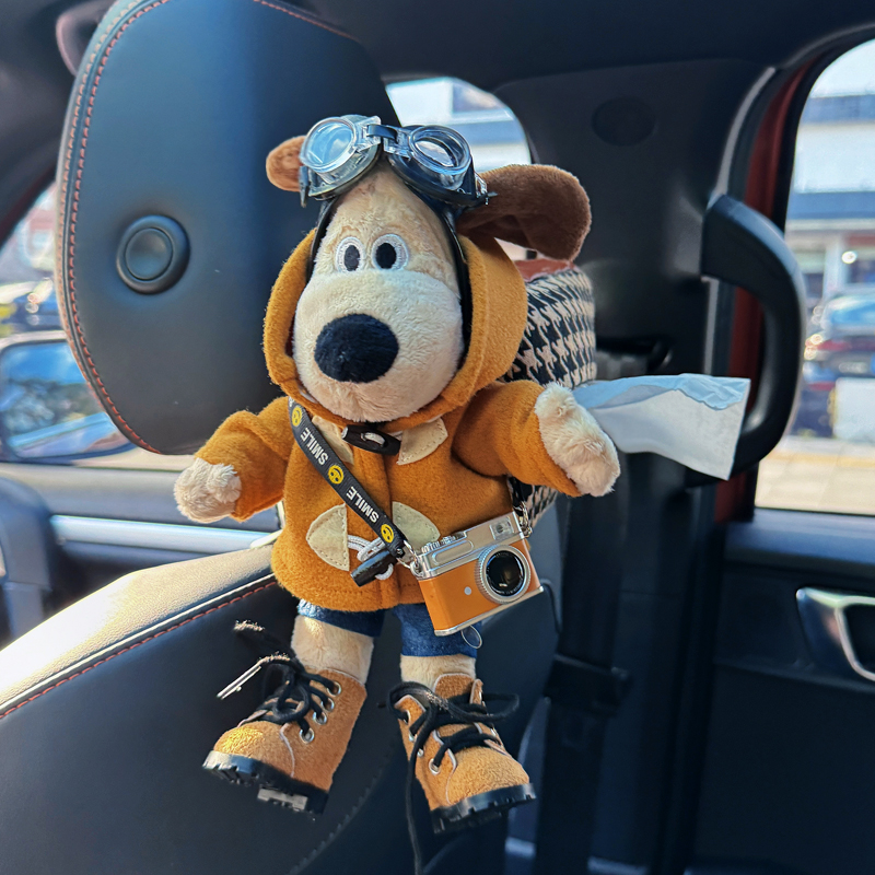 ネイビーコーデに合う おしゃれわんこ 車内ぬいぐるみ