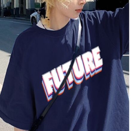ネイビーコーデ 未来感覚プリント半袖Tシャツ