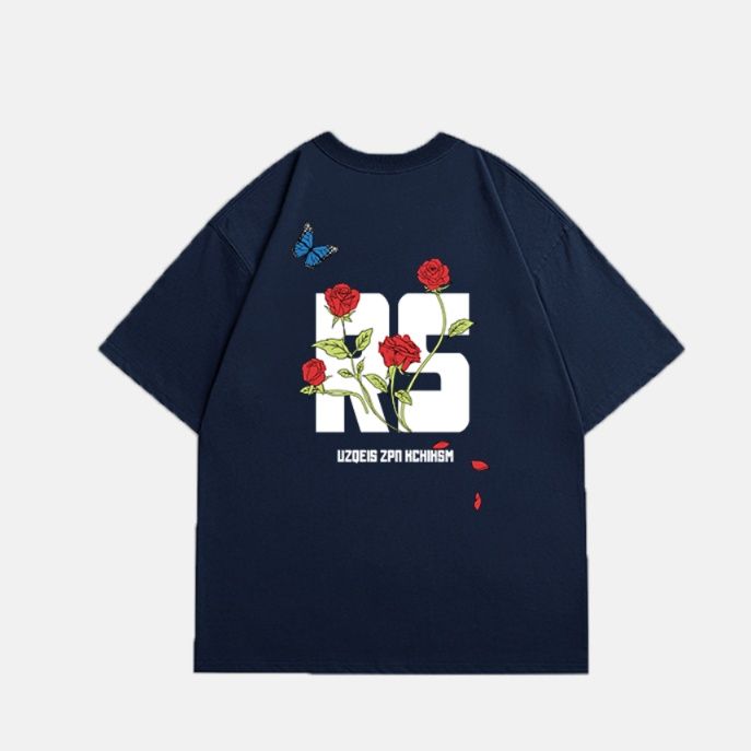 ネイビーコーデ 薔薇と蝶のグラフィックTシャツ