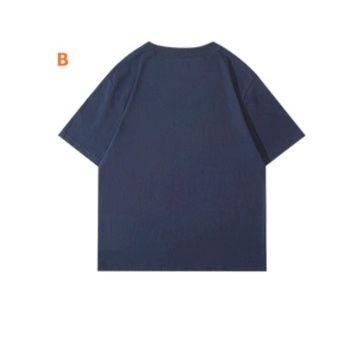 ネイビーコーデ 遊び心あふれる鳥イラストTシャツ