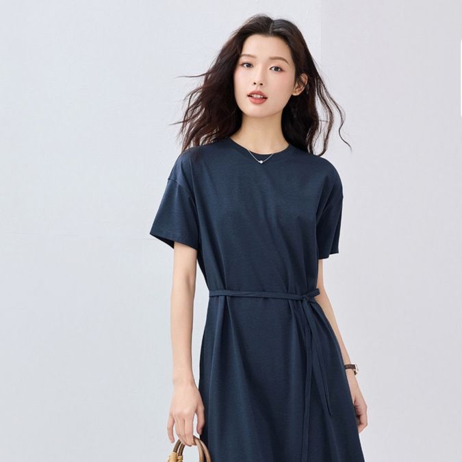 ネイビーコーデ シンプル美シルエット 半袖ロングワンピース