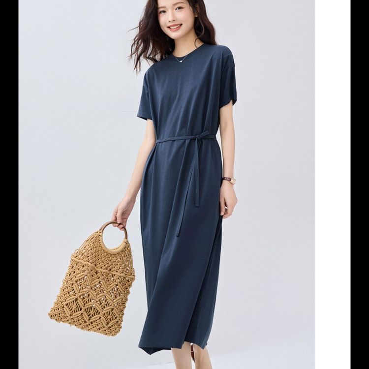 ネイビーコーデ シンプル美シルエット 半袖ロングワンピース
