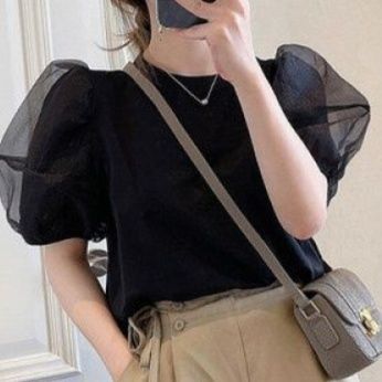 ネイビーコーデ シアーパフスリーブトップス